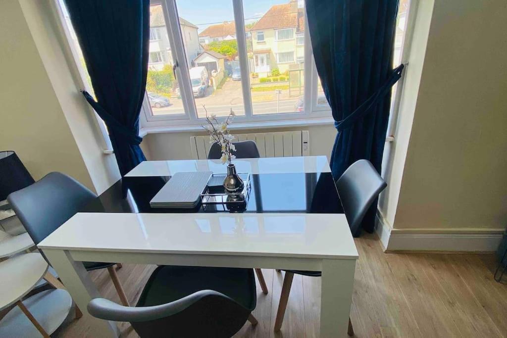 Family Marine Apartment With Sea View Dawlish Eksteriør billede